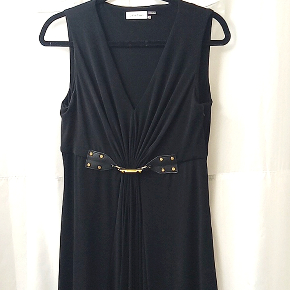 Calvin Klein sleeveless dress with ruched gigline-vneck wit attached design belt